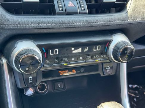 Used 2021 Toyota RAV4 XLE Premium w/ Carpet Mat Package (TMS) FWD image 17