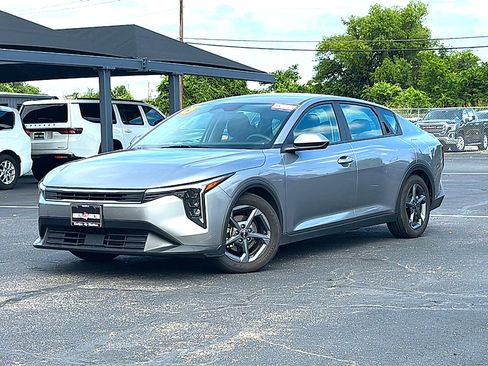 Used 2025 Kia K4 FWD image 2