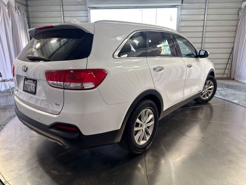 Used 2017 Kia Sorento AWD w/ LX V6 Convenience Package image 5