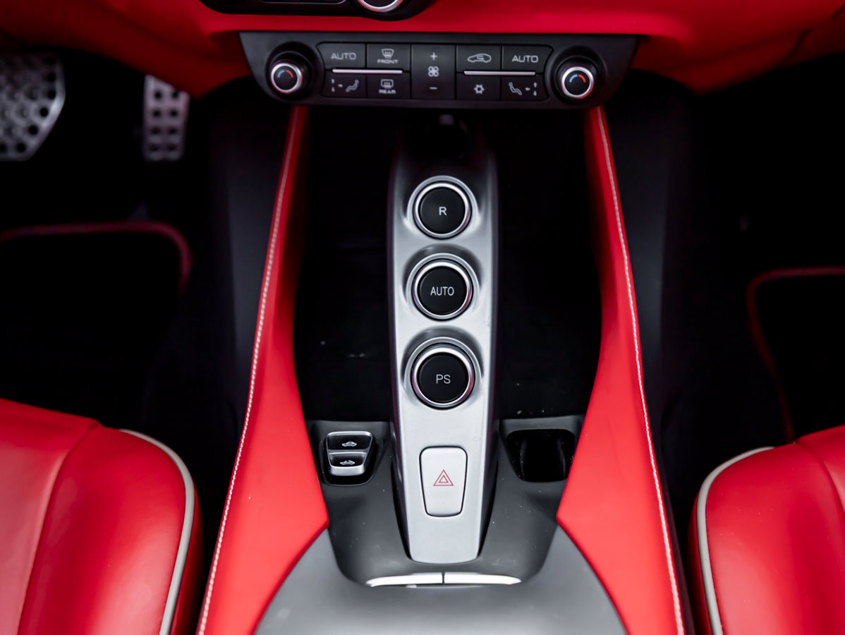 Used 2019 Ferrari Portofino RWD image 26