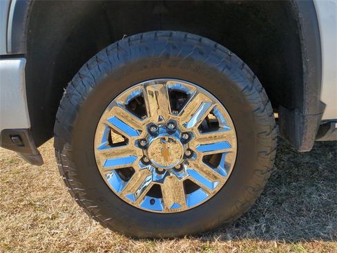 Used 2024 Chevrolet Silverado 2500 High Country w/ Technology Package image 10