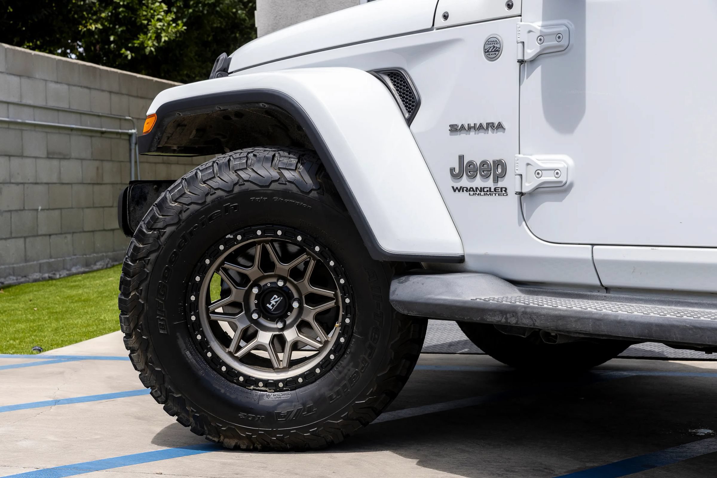Used 2019 Jeep Wrangler Unlimited Sahara AWD/4WD image 37