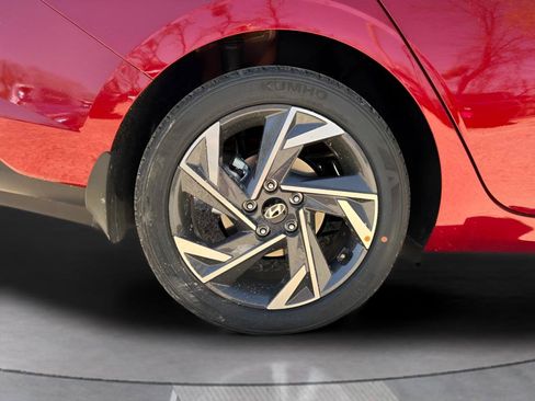 Used 2025 Hyundai Elantra Sport FWD image 15
