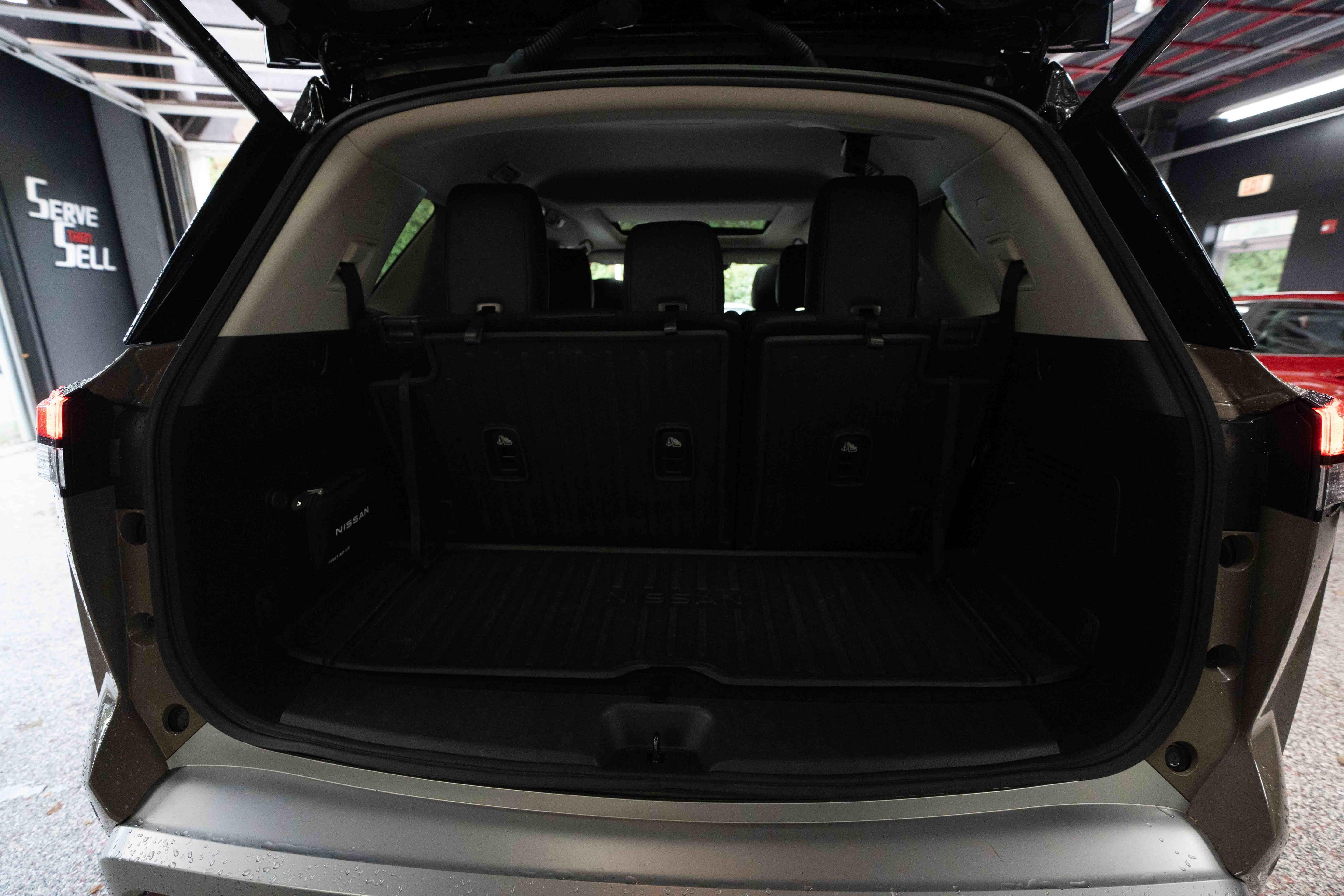 Used 2024 Nissan Pathfinder Platinum AWD/4WD image 28