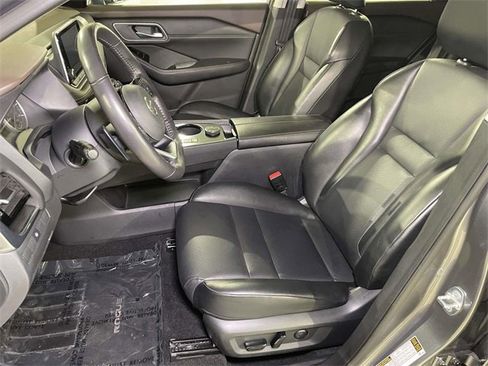 Used 2021 Nissan Rogue SV w/ Premium Package image 16