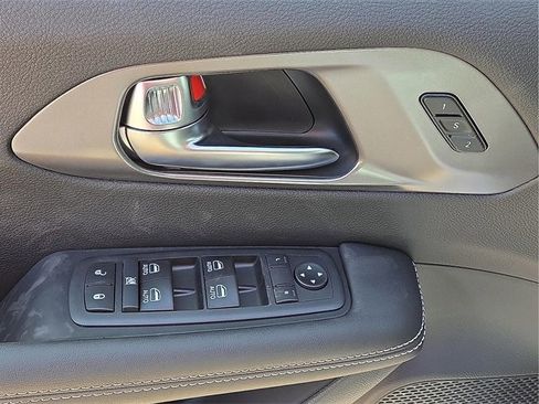 New 2026 Chrysler Pacifica Select image 12