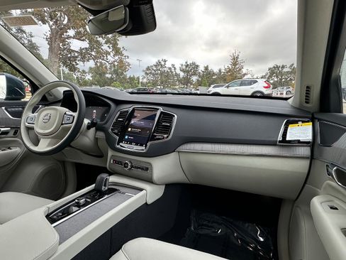 Used 2025 Volvo XC90 B6 Plus w/ Protection Package Premier image 10