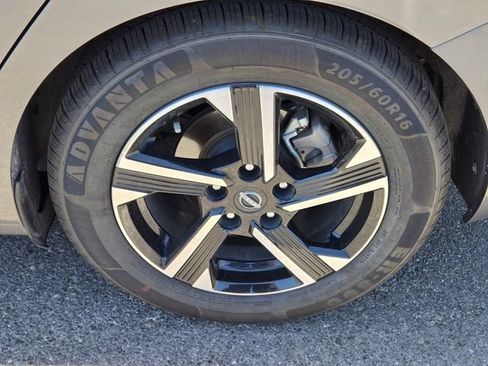 Used 2024 Nissan Sentra SV FWD image 11