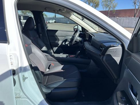 Used 2025 Nissan Kicks SR image 7