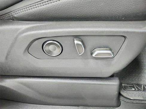 Used 2025 GMC Sierra 3500 Denali w/ Technology Package image 40