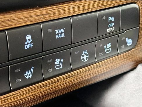 Used 2017 RAM 1500 Laramie w/ Convenience Group image 19