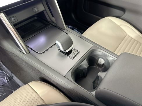 Used 2025 Land Rover Discovery Sport S image 13