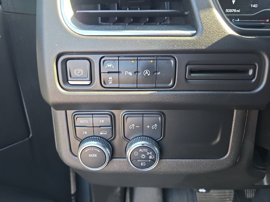 Used 2023 GMC Yukon XL SLE w/ Gmc Pro Safety Plus Package AWD/4WD image 24