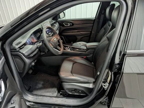 Used 2025 Jeep Compass Latitude w/ Convenience Group AWD/4WD image 14