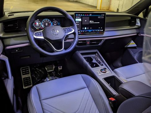 New 2026 Volkswagen Tiguan SE R-Line image 12