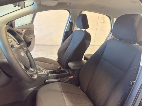 Used 2015 Ford Focus SE FWD image 14