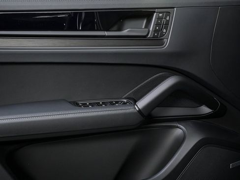 New 2026 Porsche Cayenne GTS image 6