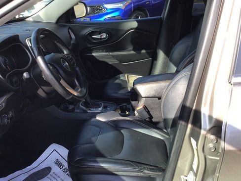 Used 2016 Jeep Cherokee Limited image 7