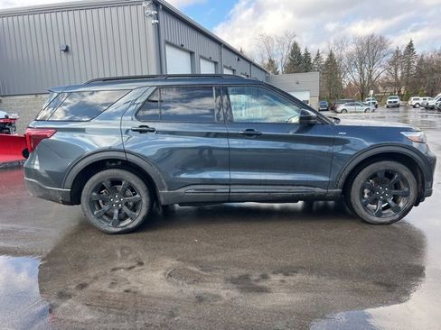 Used 2024 Ford Explorer ST-Line w/ Class IV Trailer Tow Package image 4