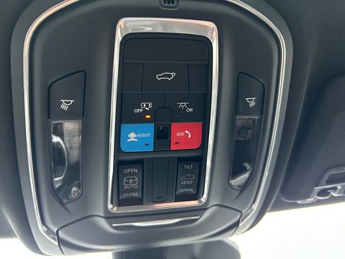 New 2025 Jeep Grand Cherokee Altitude image 20