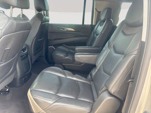 Used 2020 Cadillac Escalade ESV Premium Luxury RWD image 24