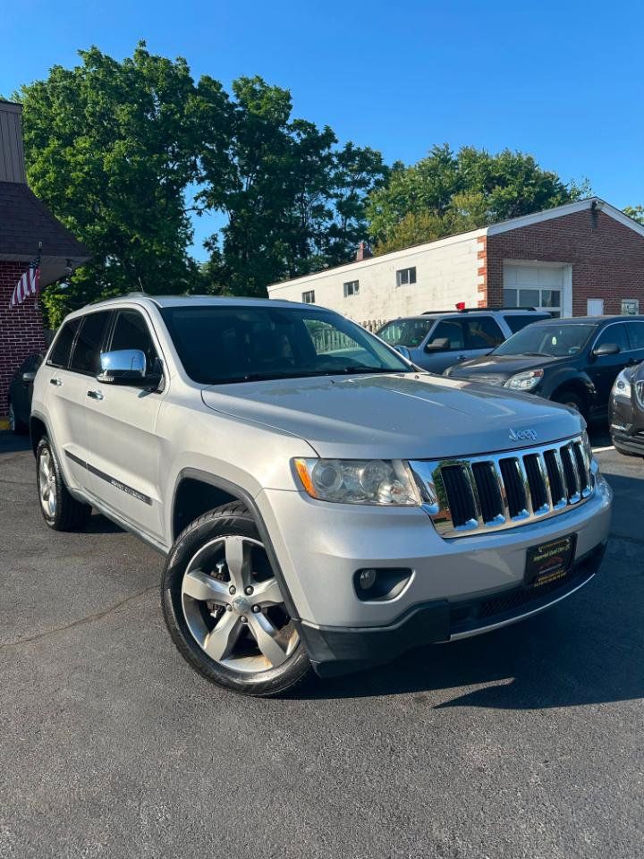 Used 2011 Jeep Grand Cherokee Limited w/ Luxury Group II AWD/4WD image 8