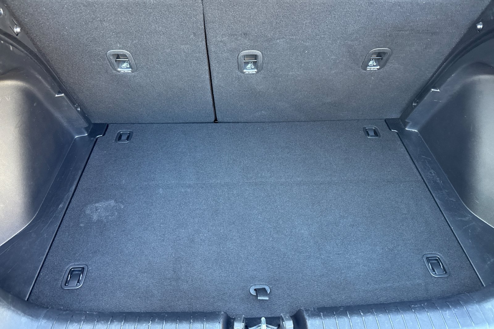 Used 2025 Hyundai Venue SEL FWD image 15