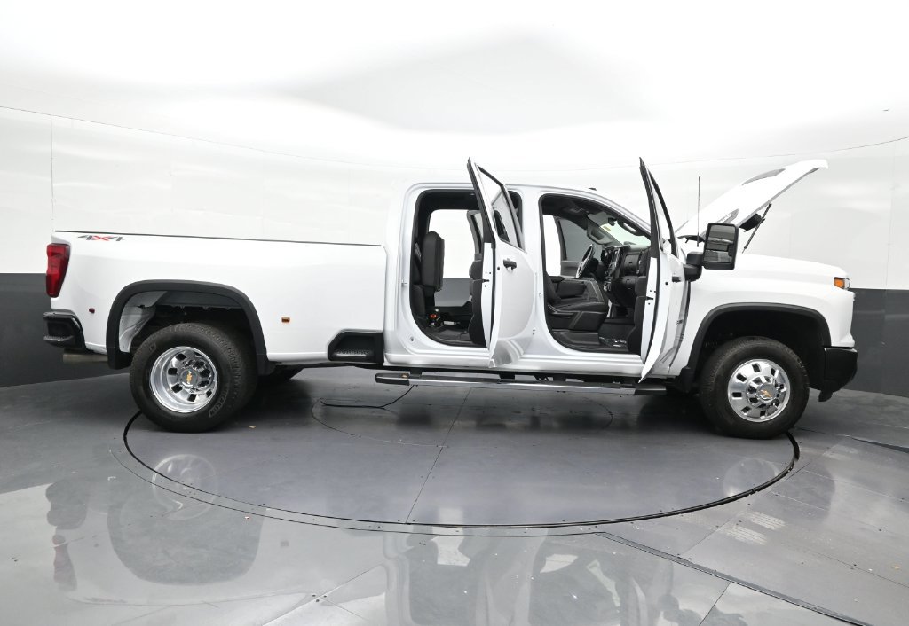 Used 2025 Chevrolet Silverado 3500 W/T AWD/4WD image 32