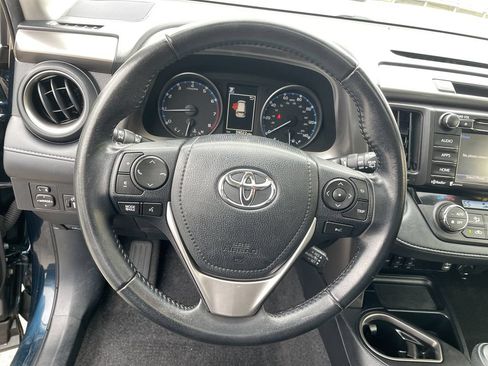 Used 2018 Toyota RAV4 XLE AWD/4WD image 16