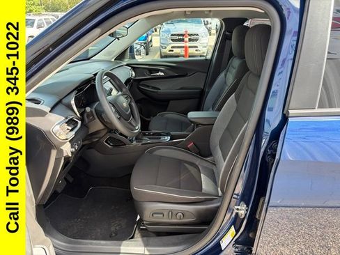 Used 2023 Chevrolet TrailBlazer LT AWD/4WD image 2
