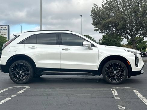 Used 2025 Cadillac XT4 Sport w/ LPO, Onyx Lite Package FWD image 3