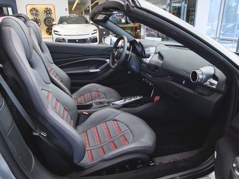 Used 2023 Ferrari F8 Tributo image 33