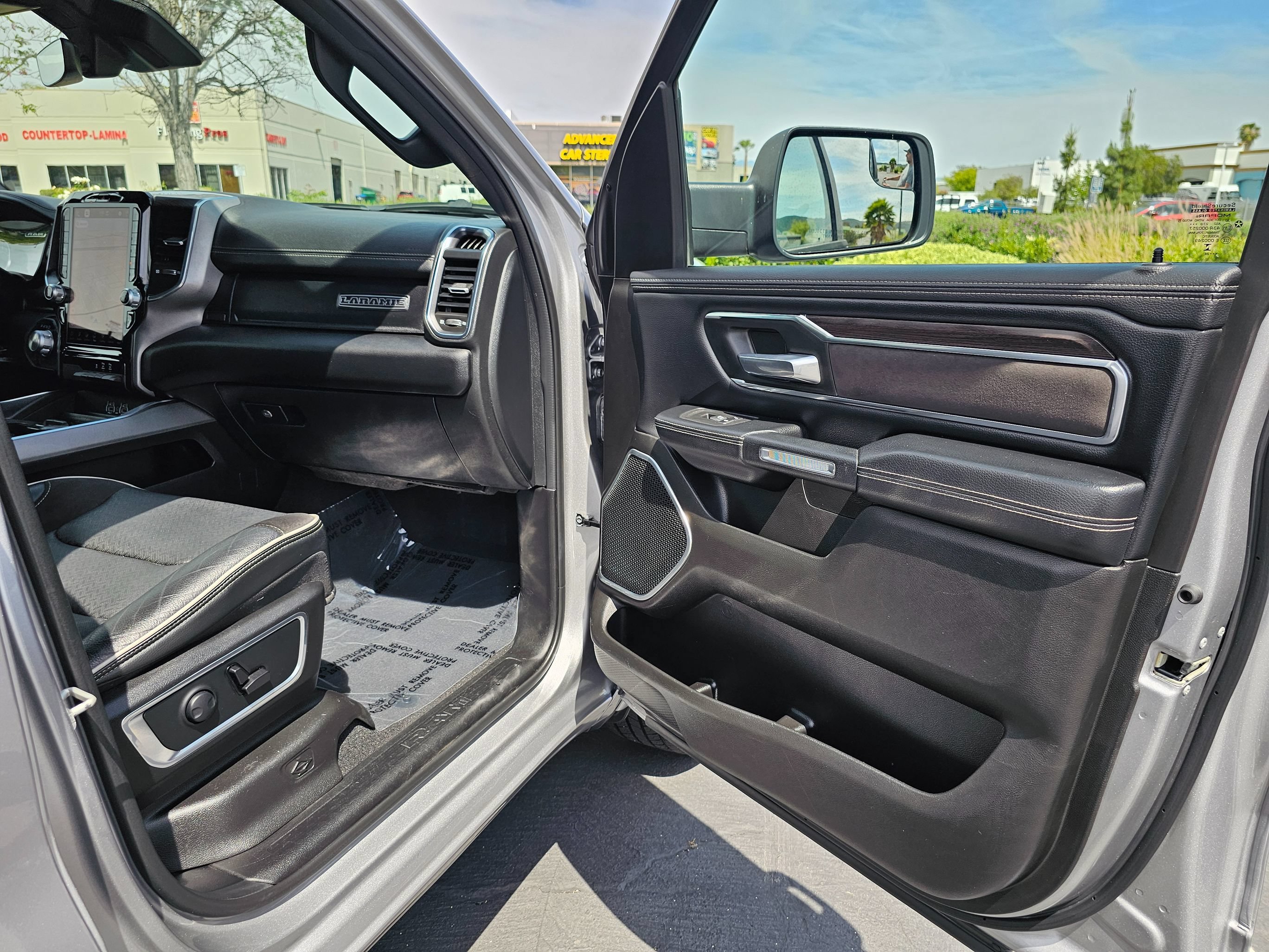 Used 2025 RAM 1500 Laramie AWD/4WD image 30