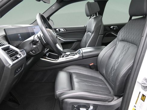 Used 2025 BMW X5 xDrive50e AWD/4WD image 17