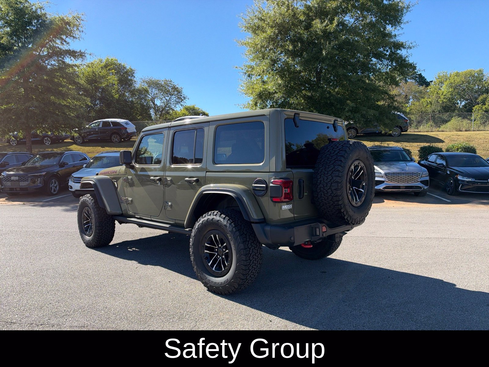 Used 2025 Jeep Wrangler Unlimited Rubicon AWD/4WD image 8