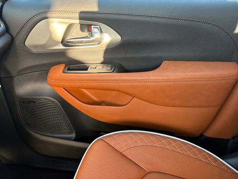 New 2026 Chrysler Pacifica Pinnacle w/ Trailer Tow Group image 31