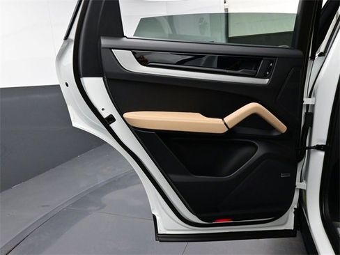 New 2026 Porsche Cayenne image 12
