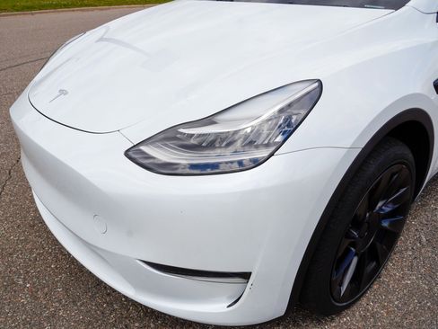 Used 2023 Tesla Model Y Long Range AWD/4WD image 22