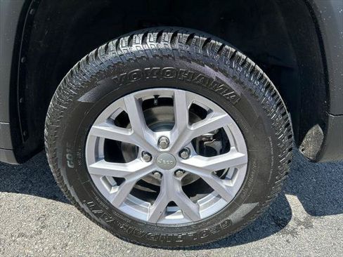 Certified 2022 Jeep Grand Cherokee Limited AWD/4WD image 35