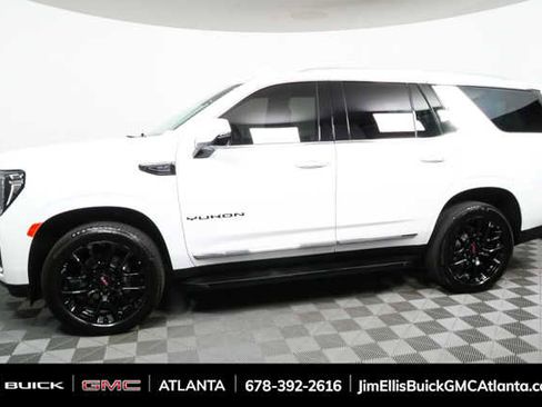 Used 2023 GMC Yukon SLT w/ SLT Premium Package image 33