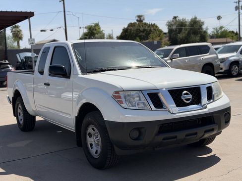 Used 2019 Nissan Frontier S RWD image 2