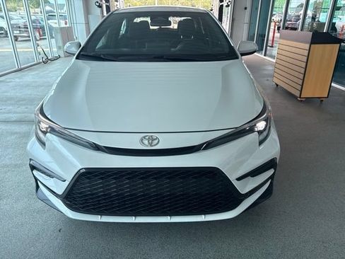 Used 2025 Toyota Corolla SE FWD image 2
