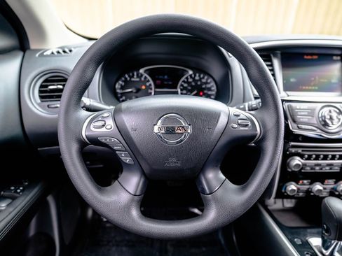 Used 2020 Nissan Pathfinder S AWD/4WD image 13
