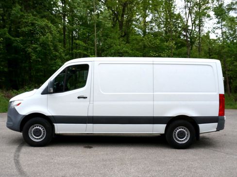 Used 2019 Mercedes-Benz Sprinter 1500 image 2