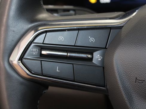Used 2025 Chevrolet Equinox LT FWD image 34