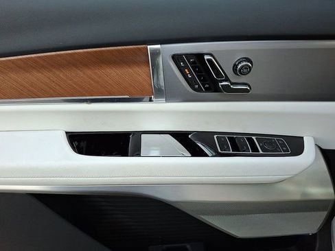 New 2026 Cadillac Vistiq Luxury AWD/4WD image 8