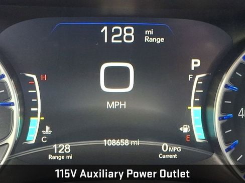 Used 2023 Chrysler Pacifica Limited w/ Uconnect Theater Family Group FWD image 31