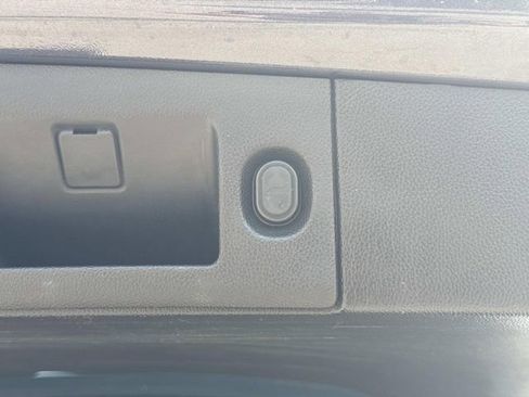 Used 2017 Chevrolet Suburban Premier image 15