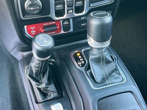 Used 2024 Jeep Gladiator Sport AWD/4WD image 16