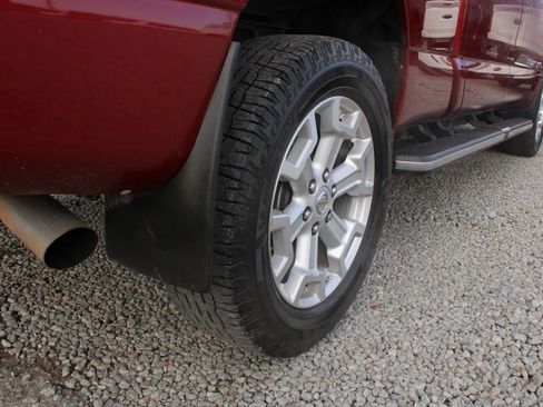 Used 2018 Nissan Titan SV w/ SV Convenience Package image 10